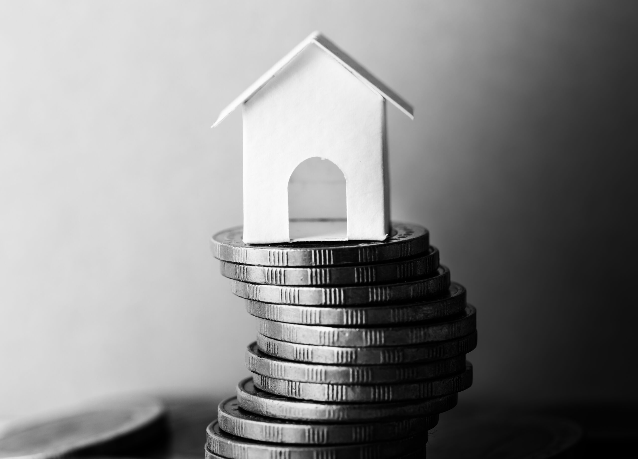 Crises bancárias no Brasil e a força do investimento em imóveis como proteção patrimonial